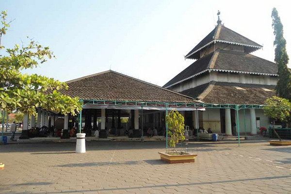 Masjid Kadilangu, Kabupaten Demak, Jawa Tengah. (Foto: islamic-center.or.id)