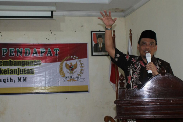 Ketua DPW PKS Jateng, Abdul Fikri Faqih, saat rapat dengar pendapat dengan guru di Slawi, Tegal, Jateng, Februari 2018. (Foto: Twitter/@FikriFaqih)