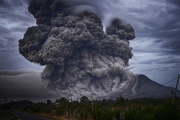 Ilustrasi erupsi gunung berapi. (Foto: pixabay.com)
