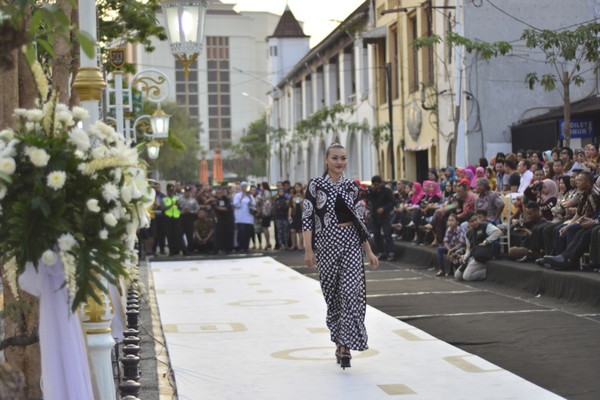 Acara "Semarang Fashion Parade" di Semarang Kreatif Galeri, kawasan Kota Lama, 7 September 2017. (Foto: Pemkot Semarang, Jateng)