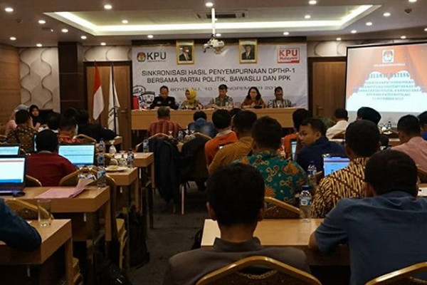 KPU Boyolali menggelar Rapat Sinkronisasi Data Hasil Penyempurnaan DPTHP-1 bersama partai politik, Bawaslu, dan PPK se-Boyolali, di Hotel Front One, Boyolali, Jateng, Sabtu-Minggu (10-11/11). (Foto: Instagram/@kpu_boyolali01)