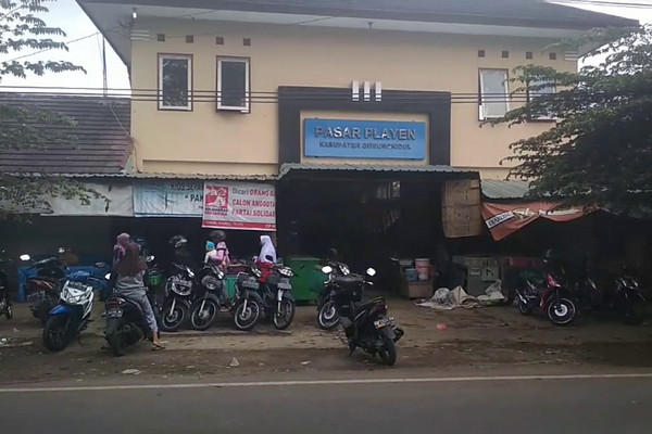 Pasar Playen, Gunungkidul, DIY, sebelum rehabilitasi pada 2016. (Foto: Youtube/Ari B)