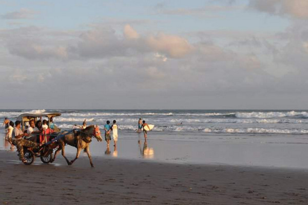 Pantai Parangtritis, Kabupaten Bantul, DIY. (Foto: donatpuccino.blogspot.com)