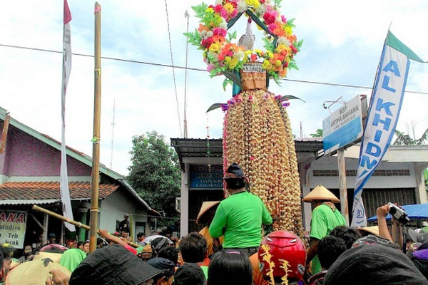 Tradisi Meron untuk peringati maulid nabi di Kabupaten Pati, Jateng. (Foto: Ist)