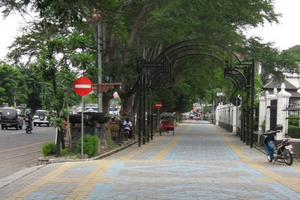  Mal saba di Jalan Slamet Riyadi, Kota Surakarta, Jateng. (Foto: kangbison.wordpress.com)