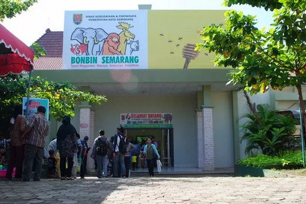 Pintu masuk Bonbin Mangkang, Kota Semarang, Jateng. (Foto: exploresemarang.com)