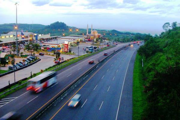  Ilustrasi tempat istirahat di Tol Purbaleunyi kilometer 97, Jawa Barat. (Foto: sentosaibnu.blogspot.com)