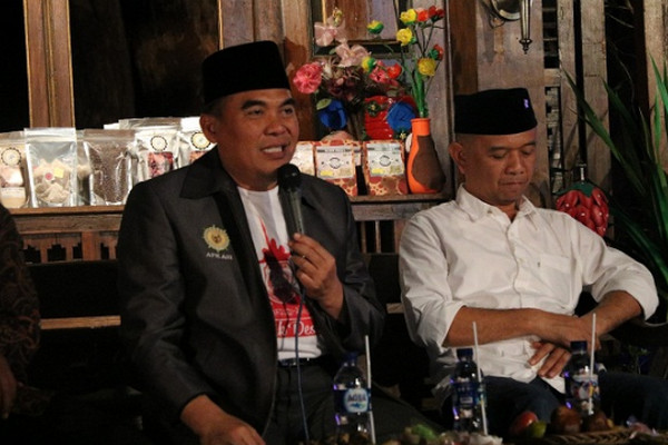 Bupati Jepara, Ahmad Marzuqi (kiri). (Foto: Pemprov Jateng)
