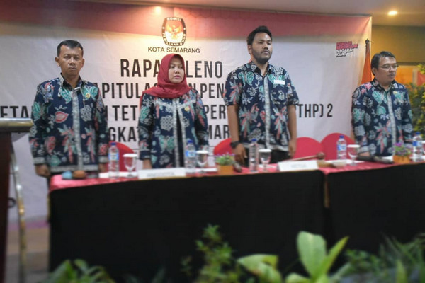  Empat komisioner KPU Kota Semarang memimpi Rapat Pleno Rekapitulasi dan Penetapan DPTHP-2 di Kota Semarang, Jateng. (Foto: Instagram/@kpukotasemarang)