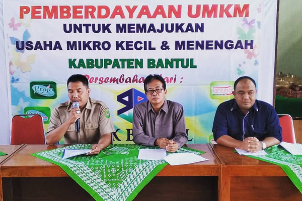 Anggota DPRD Bantul, Sudarto (tengah), saat menjadi narasumber diskusi terkait UMKM, Oktober 2018. (Foto: Instagram/@bprbankbantul)