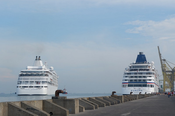 Kapal pesiar berbendera Bahamas bersandar di Pelabuhan Tanjung Emas, Kota Semarang, Jateng, 9 Maret 2018. (Foto: Kementerian BUMN)