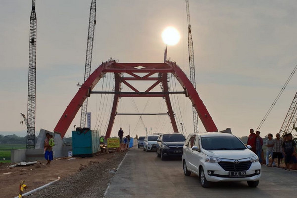 Jembatan Kali Kuto pada tol Semarang-Batang dibuka Menteri PUPR, Basuki Hadimuljono, pada H-12 Lebaran (Rabu, 13/6). (Foto: Kementerian PUPR)