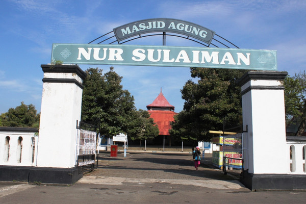  Masjid Agung Nur Sulaiman, Kabupaten Banyumas, Jateng. (Foto: pemanduwisatabudaya2015.blogspot.com)