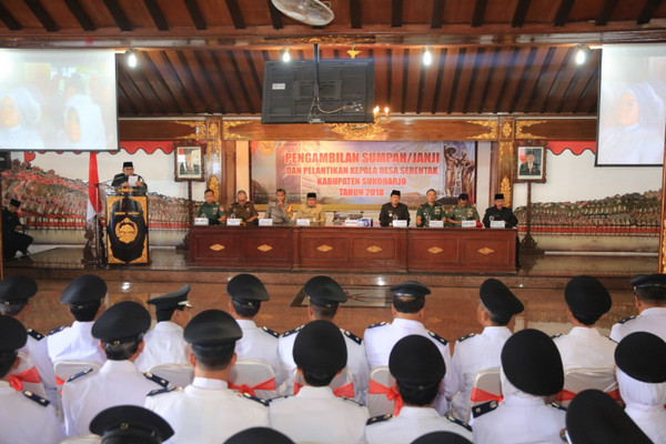 Pelantikan 125 kades di Pendopo Graha Satya Praja Setda Kabupaten Sukoharjo, Jateng, Rabu (26/12).  (Foto: Polres Sukoharjo)