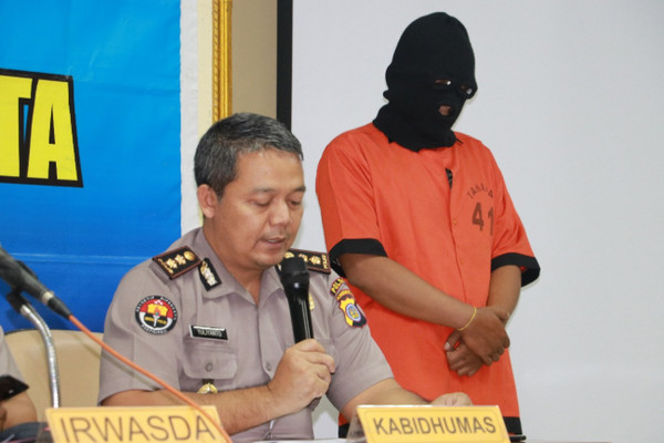 Kabid Humas Polda DIY, AKBP Yulianto (duduk), saat jumpa pers soal suatu kasus. (Foto: Polda DIY)