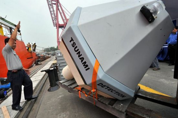 Alat deteksi dini tsunami (buoy). (Foto: AFP/B. Ismoyo)