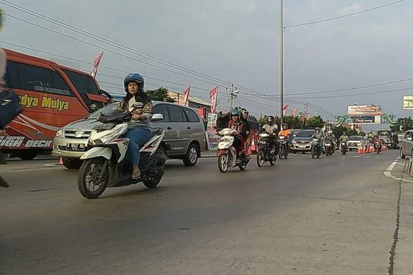 Para pemudik sepeda motor memadati jalur pantura di Kabupaten Brebes, Jateng, menjelang Lebaran 2018, Rabu (13/6). (Foto: Polres Brebes)