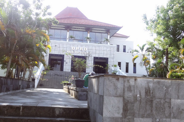 Gedung DPRD Kota Yogyakarta. (Foto: muthiahafif.wordpress.com)