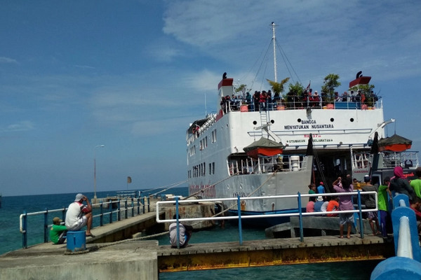 Pelabuhan Penyeberangan Karimunjawa, Kabupaten Jepara, Jateng. (Foto: yasiryafiat.wordpress.com)