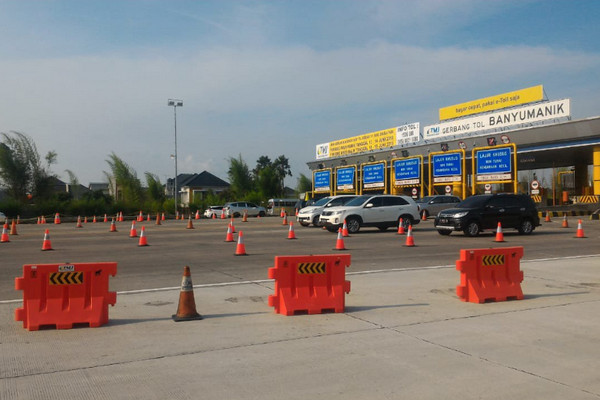 Kondisi arus lalu lintas di Gerbang Tol Banyumanik, Semarang, Jateng, 24 Juni 2018. (Foto: Twitter/@TransMarga)