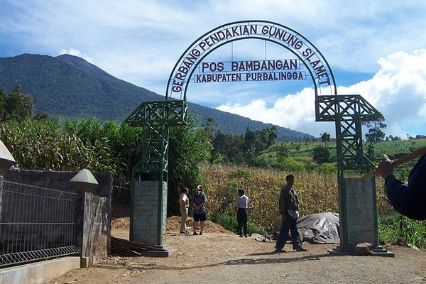Pos Bambangan menuju Gunung Slamet, Kabupaten Purbalingga, Jateng. (Foto: jelajahalamyuk.blogspot.com)