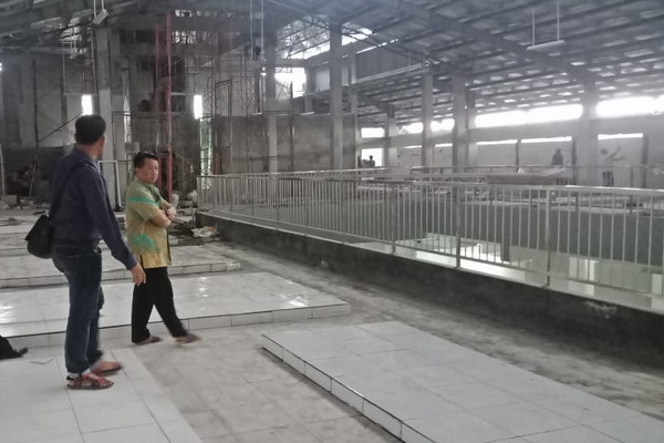 Disdag Kota Semarang saat meninjau progres pembangunan Pasar Wonodri, Senin (7/1). (Foto: Pemkot Semarang)