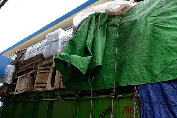 Truk pengangkut 400 ribu batang rokok yang diamankan Bea Cukai Kudus, Jateng. (Foto: Facebook/@BeaCukaiKudus)