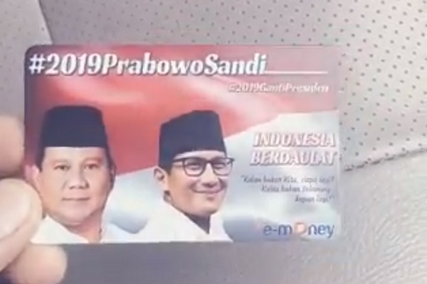 Kartu e-Money Mandiri bergambar pasangan Prabowo Subianto-Sandiaga Uno. (Foto: Twitter/@P3nj3l4j4h)