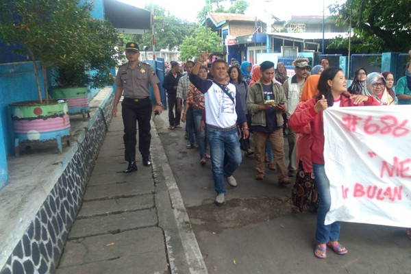 Para mantan pekerja PT Damatex saat menggelar demonstrasi menuntut perusahaan melaksanakan kewajibannya. (Foto: Polres Salatiga)