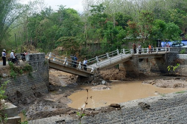 Ilustrasi jembatan rusak. (Foto: Pemkab Ponorogo)