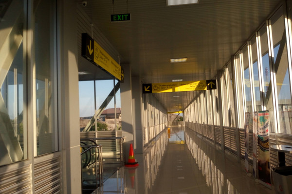 Jembatan layang yang menghubungkan Terminal Tirtonadi-Stasiun Solo Balapan, Kota Surakarta, Jateng. (Foto: roda2blog.com)