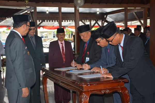 Prosesi pelantikan 464 pejabat lingkup Pemkab Banyumas, Jateng, di Pendopo Sipanji, Jumat (8/2). (Foto: Pemkab Banyumas)