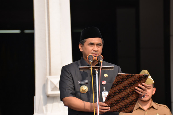 Wagub Jateng, Taj Yasin Maimoen, menjadi Inspektur Upacara Peringatan Hari Kesehatan Nasional ke-54 di halaman Kantor Gubernur Jateng, Kota Semarang, 12 November 2018. (Foto: Pemprov Jateng)