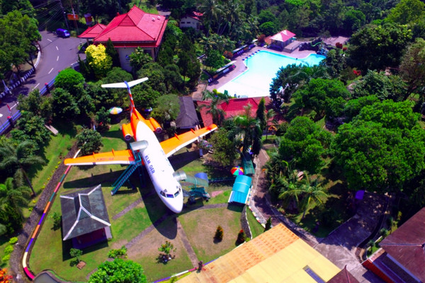 Wahana anjungan dirgantara di Taman Kyai Langgeng, Kota Magelang, Jateng. (Foto: Dok. Taman Kyai Langgeng)