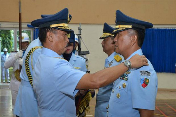 Prosesi sertijab Danlaud Adisutjipto, Kol Pnb Bob Henry Panggabean, oleh Kodiklat AU, Marsda TNI Anjar Sungkowo, di Makoditklatau, Jakarta, Rabu (13/2). (Foto: ist)