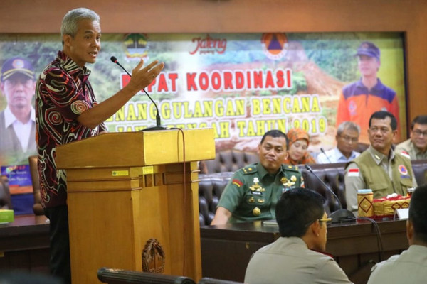 Gubernur Jateng, Ganjar Pranowo, saat Rakor BPBD se-Jateng di Kompleks Kantor Gubernur, Kota Semarang, Jateng, Rabu (13/2). (Foto: Pemprov Jateng)