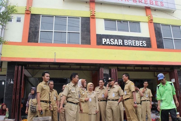Pemkab Brebes sisir Pasar Induk jelang penilaian Adipura, Maret 2016. (Foto: Pemkab Brebes)