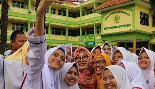 Mbak tutut saat berkunjung ke kampus Stikes di Boyolali/Foto: tututsoeharto instagram.