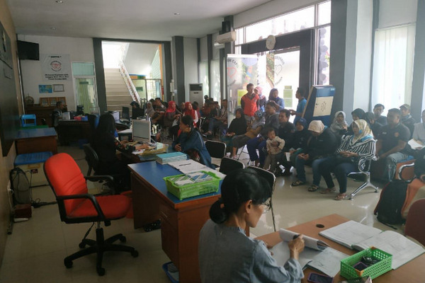 Ilustrasi antrean pemohon perekaman KTP-el di Kantor Dukcapil Kendal, Jateng. (Foto: Twitter/@capilkendal)