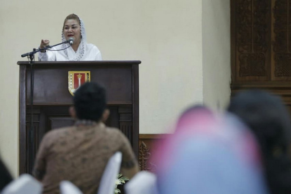 Wawali Semarang, Hevearita G. Rahayu, menyampaikan sambutan dari podium pada suatu acara. (Foto: Instagram/@mbakitasmg)