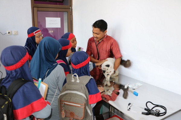 Siswa SD Bias mengunjungi Puskeswan Kota Magelang, Jateng. (Foto: Pemkot Magelang)
