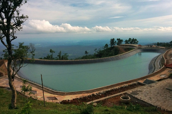 Embung Batara Sriten di Desa Pilangrejo, Kecamatan Nglipar, Kabupaten Gunungkidul, DIY. (Foto: jarangpanas.com)