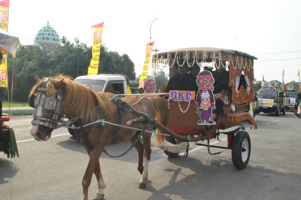 Ilustrasi pawai saat perayaan Hari Jadi ke-414 Kabupaten Tegal, Jateng, Mei 2015. (Foto: Pemkab Tegal)