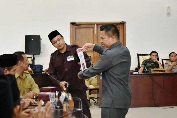 Proses pemilihan Wabup di DPRD Kebumen, Jateng, Senin (25/3). (Foto: RRI/Farhan Marzuki)