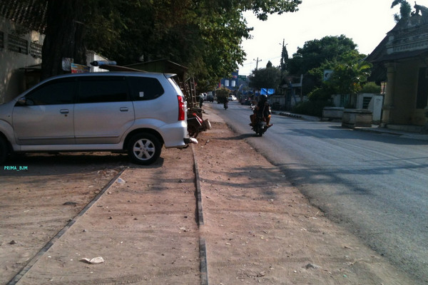 Bekas jalur kereta api dari Juana menuju Tayu, Kabupaten Pati, Jateng. (Foto:  blusukanjalurmati.blogspot.com)
