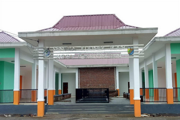  Sentra kuliner ikan di Kompleks Technopark Perikanan Kota Pekalongan, Jateng. (Foto: Suara Merdeka/Trias Purwadi)