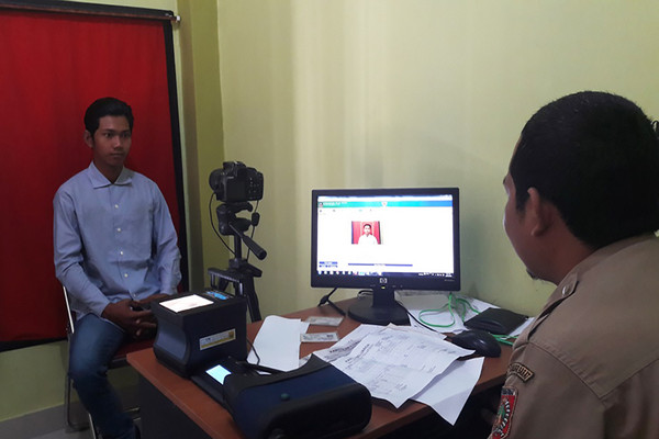 Ilustrasi perekaman KTP-el. (Foto: Pemkab Kotawaringin Barat)