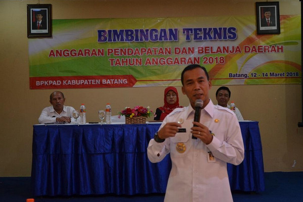 Bupati Batang, Wihaji (pegang mik). (Foto: Pemkab Batang)