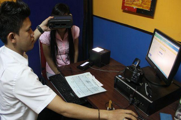 Ilustrasi perekaman KTP-el. (Foto: Kemendagri)