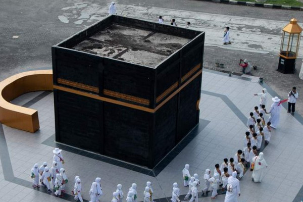 Praktik manasik haji di Asrama Haji Donohudan, Boyolali, Jateng, Rabu(10/4). (Foto: Antara/Muhammad Ihsan)